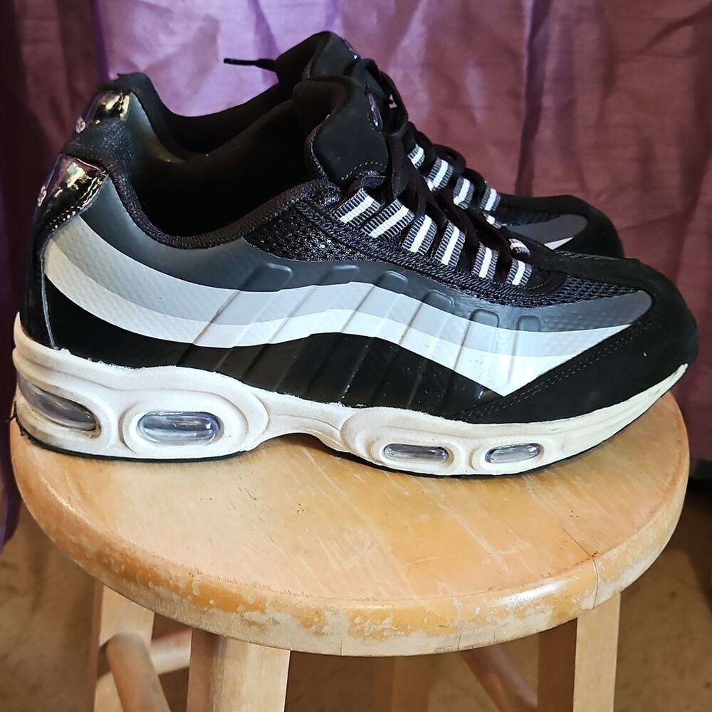 Fuse53 Black and White Sneakers - Picture 5 of 6